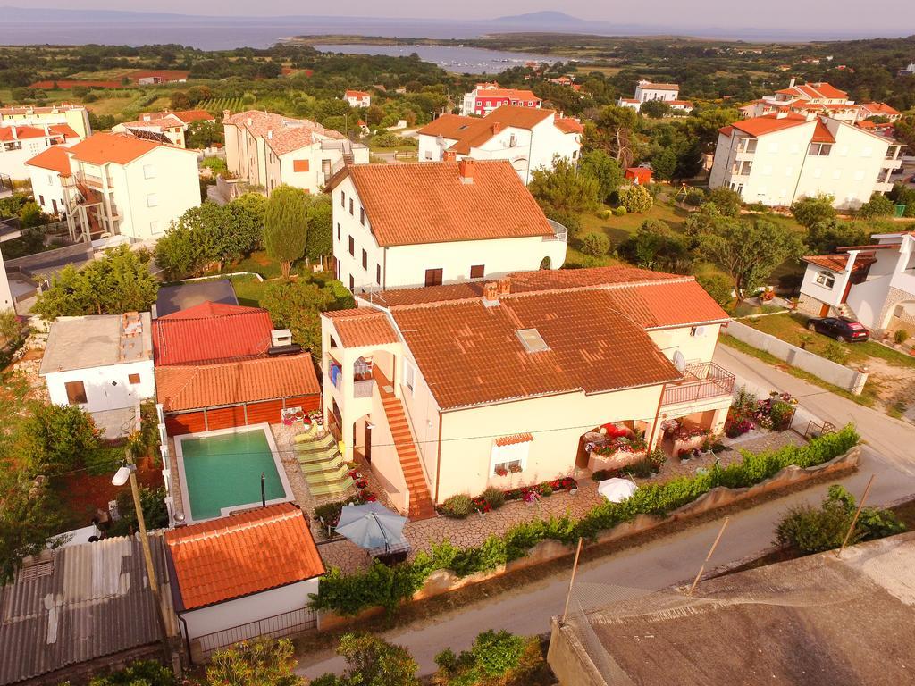 Apartments Bardak Ližnjan Exterior foto