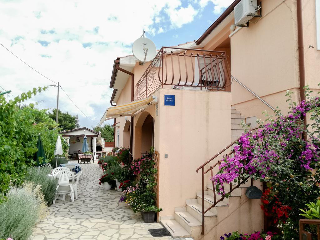 Apartments Bardak Ližnjan Exterior foto